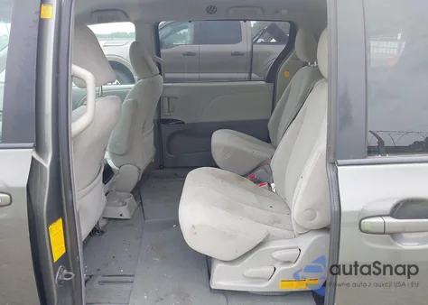 2011 Toyota Sienna Le V6 z USA, uszkodzony, nr VIN 5TDKK3DC0BS052186